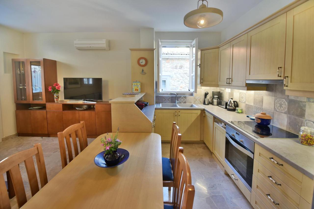 Feel At Home - Family House In Hydra Екстер'єр фото