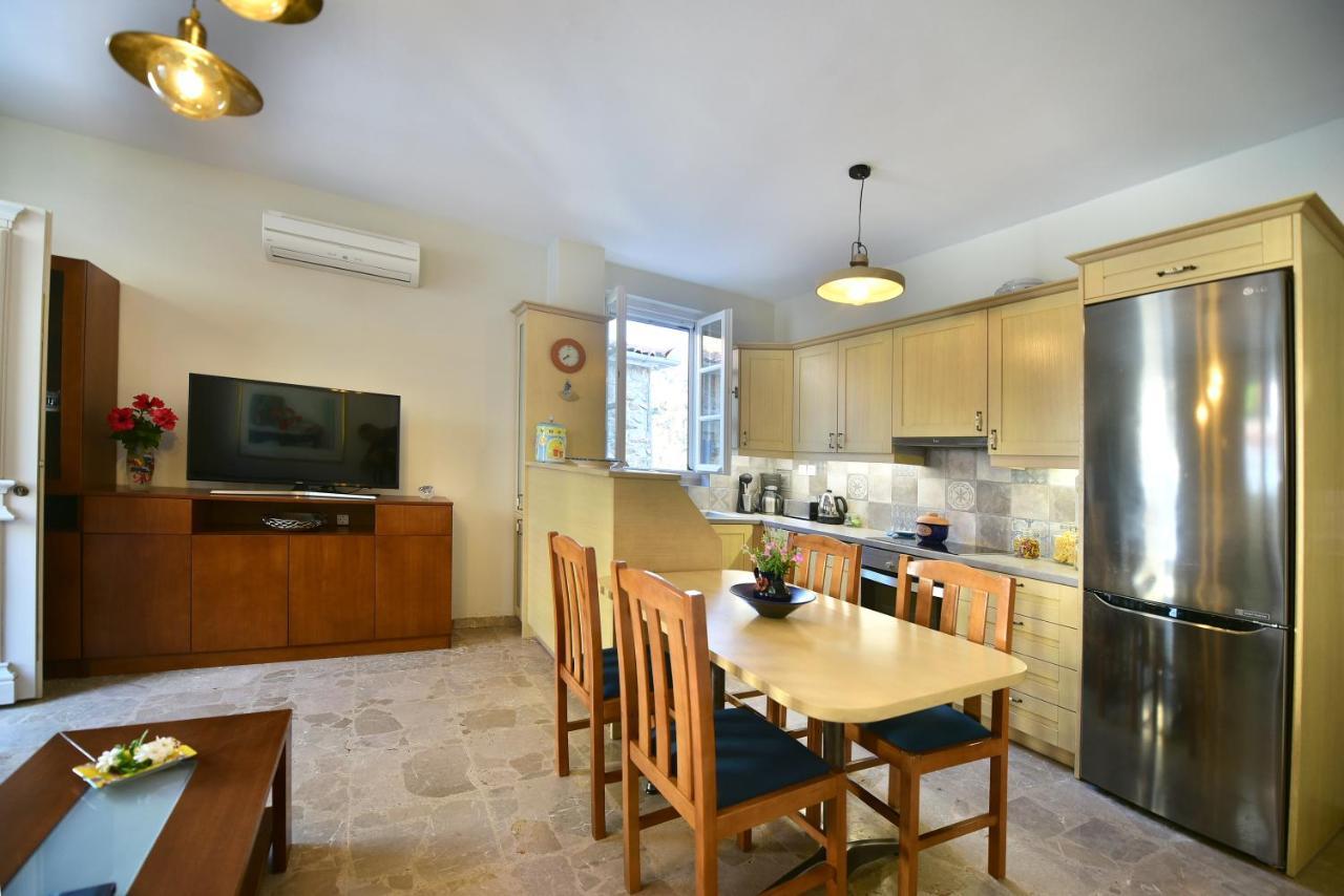 Feel At Home - Family House In Hydra Екстер'єр фото