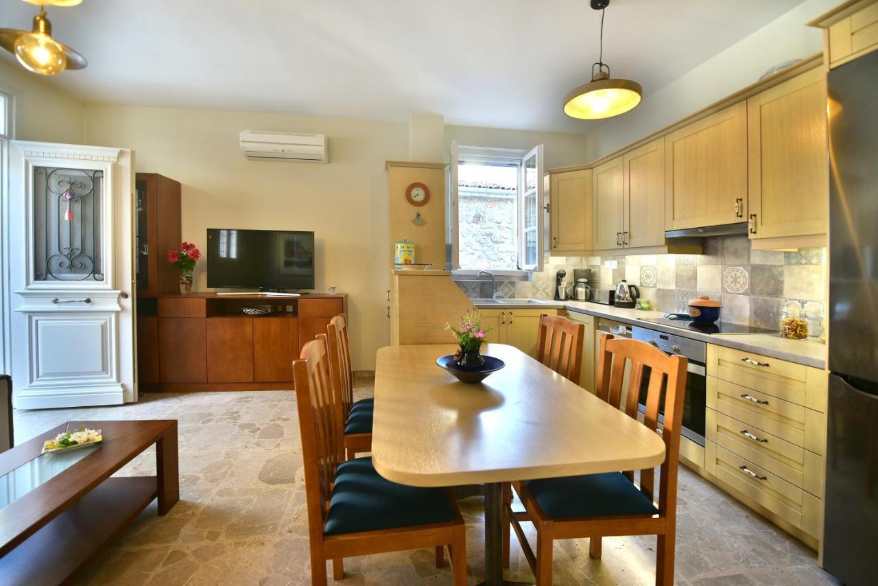 Feel At Home - Family House In Hydra Екстер'єр фото